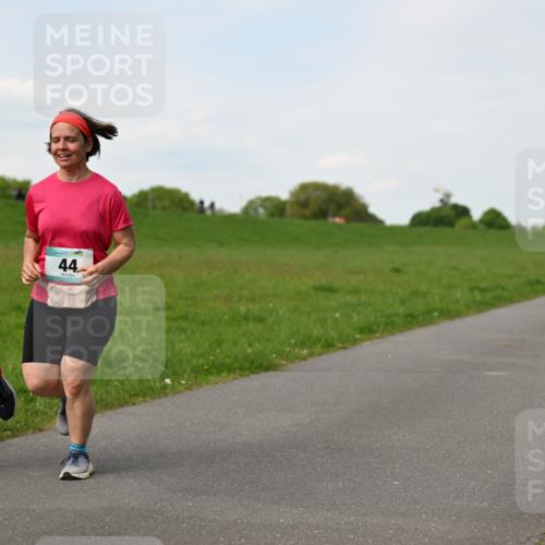 10.05.2026 - 8. Wedeler Halbmarathon Dr. Thomas Lammeyer http://msf.ph/oto/9696118 10.05.2026 11:23:16 Laufen 949 meine-sportfotos.de