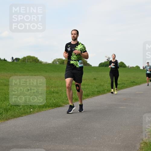 10.05.2026 - 8. Wedeler Halbmarathon Dr. Thomas Lammeyer http://msf.ph/oto/9696128 10.05.2026 11:23:22 Laufen 752, 209 meine-sportfotos.de