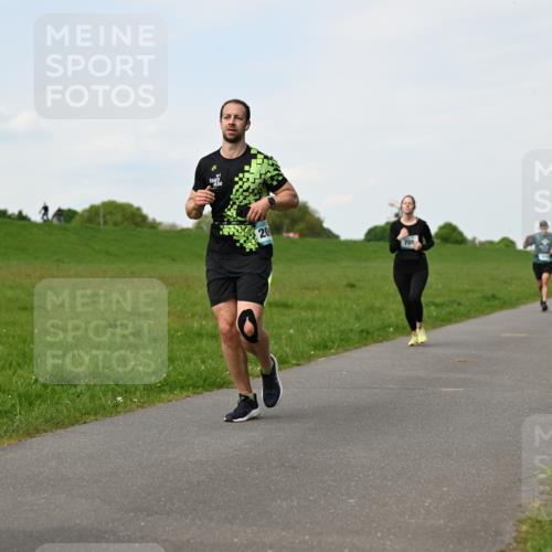 10.05.2026 - 8. Wedeler Halbmarathon Dr. Thomas Lammeyer http://msf.ph/oto/9696130 10.05.2026 11:23:22 Laufen 705 meine-sportfotos.de