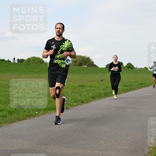 10.05.2026 - 8. Wedeler Halbmarathon Dr. Thomas Lammeyer http://msf.ph/oto/9696132 10.05.2026 11:23:23 Laufen 700 meine-sportfotos.de