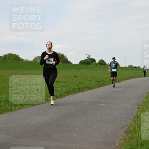 10.05.2026 - 8. Wedeler Halbmarathon Dr. Thomas Lammeyer http://msf.ph/oto/9696136 10.05.2026 11:23:25 Laufen 705, 1010 meine-sportfotos.de