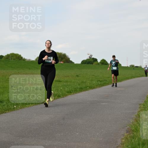 10.05.2026 - 8. Wedeler Halbmarathon Dr. Thomas Lammeyer http://msf.ph/oto/9696137 10.05.2026 11:23:25 Laufen 705, 1010 meine-sportfotos.de