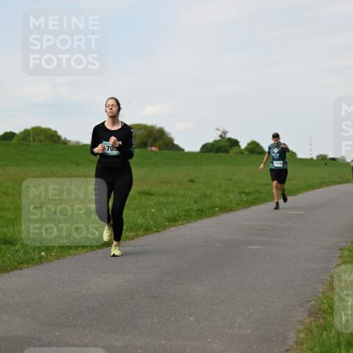 10.05.2026 - 8. Wedeler Halbmarathon Dr. Thomas Lammeyer http://msf.ph/oto/9696138 10.05.2026 11:23:25 Laufen 705, 1010 meine-sportfotos.de