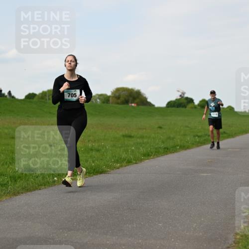 10.05.2026 - 8. Wedeler Halbmarathon Dr. Thomas Lammeyer http://msf.ph/oto/9696142 10.05.2026 11:23:25 Laufen 705, 1010 meine-sportfotos.de