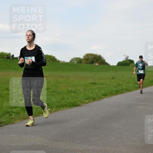 10.05.2026 - 8. Wedeler Halbmarathon Dr. Thomas Lammeyer http://msf.ph/oto/9696146 10.05.2026 11:23:26 Laufen 1010 meine-sportfotos.de