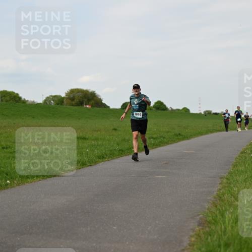 10.05.2026 - 8. Wedeler Halbmarathon Dr. Thomas Lammeyer http://msf.ph/oto/9696148 10.05.2026 11:23:27 Laufen 1010 meine-sportfotos.de