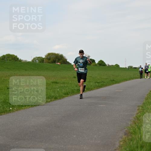 10.05.2026 - 8. Wedeler Halbmarathon Dr. Thomas Lammeyer http://msf.ph/oto/9696151 10.05.2026 11:23:27 Laufen 1010 meine-sportfotos.de