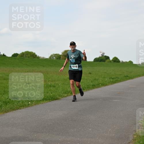 10.05.2026 - 8. Wedeler Halbmarathon Dr. Thomas Lammeyer http://msf.ph/oto/9696159 10.05.2026 11:23:28 Laufen 1010 meine-sportfotos.de