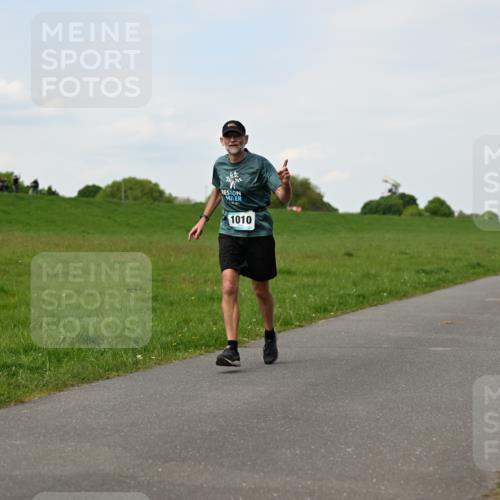 10.05.2026 - 8. Wedeler Halbmarathon Dr. Thomas Lammeyer http://msf.ph/oto/9696163 10.05.2026 11:23:29 Laufen 1010 meine-sportfotos.de