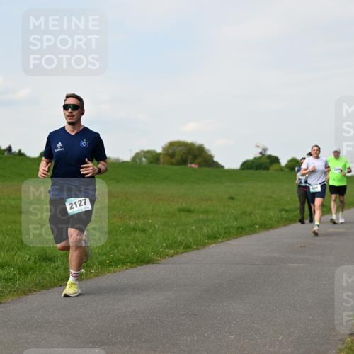 10.05.2026 - 8. Wedeler Halbmarathon Dr. Thomas Lammeyer http://msf.ph/oto/9696175 10.05.2026 11:23:40 Laufen 2127 meine-sportfotos.de