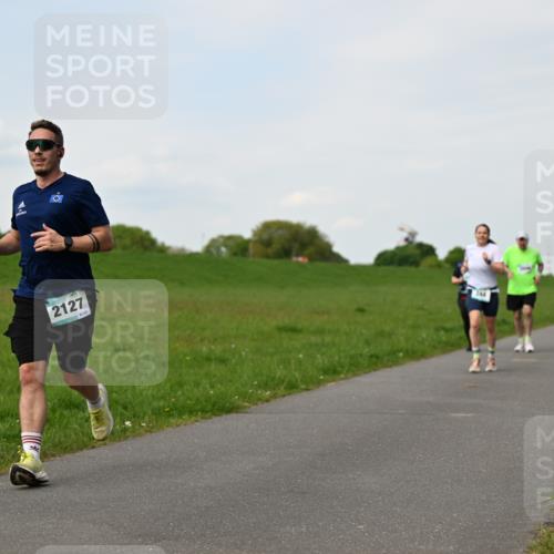 10.05.2026 - 8. Wedeler Halbmarathon Dr. Thomas Lammeyer http://msf.ph/oto/9696177 10.05.2026 11:23:40 Laufen 2127, 8132 meine-sportfotos.de
