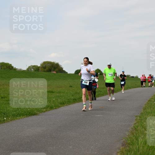 10.05.2026 - 8. Wedeler Halbmarathon Dr. Thomas Lammeyer http://msf.ph/oto/9696179 10.05.2026 11:23:42 Laufen 244, 2006 meine-sportfotos.de