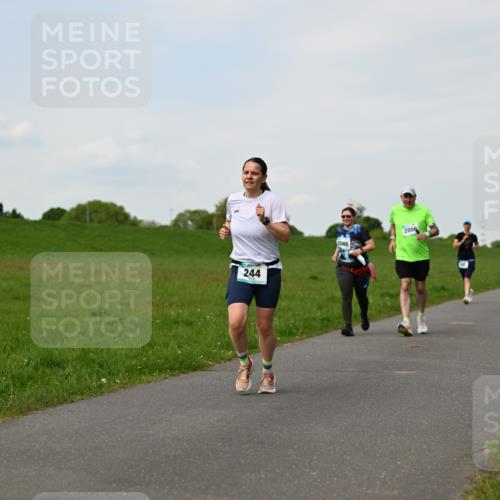 10.05.2026 - 8. Wedeler Halbmarathon Dr. Thomas Lammeyer http://msf.ph/oto/9696189 10.05.2026 11:23:43 Laufen 244, 2005, 2006 meine-sportfotos.de