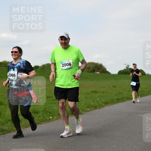10.05.2026 - 8. Wedeler Halbmarathon Dr. Thomas Lammeyer http://msf.ph/oto/9696218 10.05.2026 11:23:48 Laufen 2005, 2006, 6173 meine-sportfotos.de