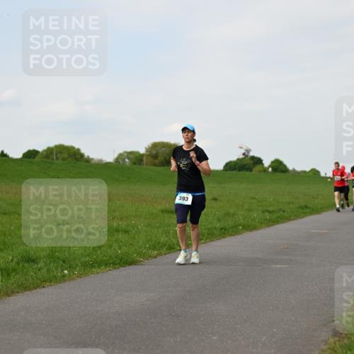 10.05.2026 - 8. Wedeler Halbmarathon Dr. Thomas Lammeyer http://msf.ph/oto/9696221 10.05.2026 11:23:50 Laufen 393 meine-sportfotos.de