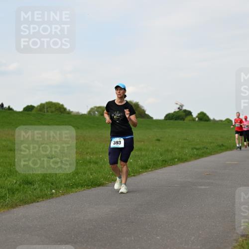 10.05.2026 - 8. Wedeler Halbmarathon Dr. Thomas Lammeyer http://msf.ph/oto/9696226 10.05.2026 11:23:51 Laufen 393 meine-sportfotos.de