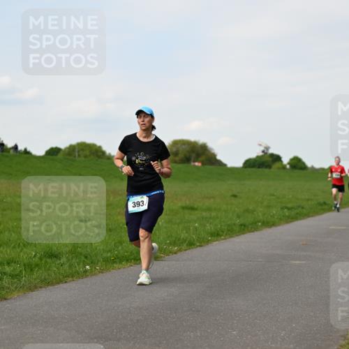 10.05.2026 - 8. Wedeler Halbmarathon Dr. Thomas Lammeyer http://msf.ph/oto/9696231 10.05.2026 11:23:52 Laufen 393 meine-sportfotos.de