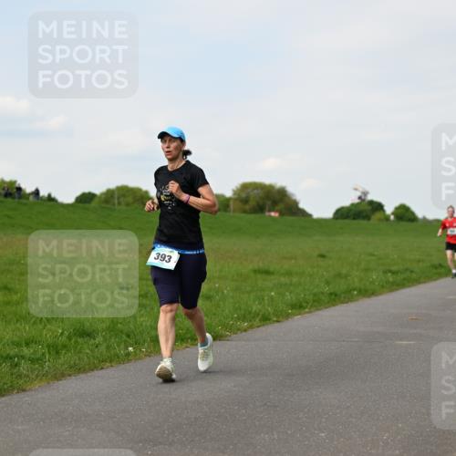 10.05.2026 - 8. Wedeler Halbmarathon Dr. Thomas Lammeyer http://msf.ph/oto/9696232 10.05.2026 11:23:52 Laufen 393 meine-sportfotos.de