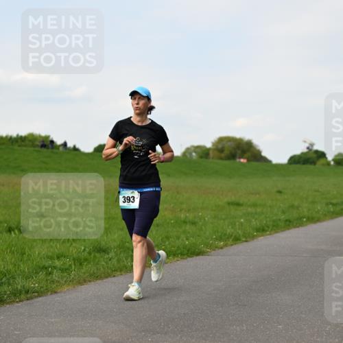 10.05.2026 - 8. Wedeler Halbmarathon Dr. Thomas Lammeyer http://msf.ph/oto/9696236 10.05.2026 11:23:52 Laufen 393 meine-sportfotos.de