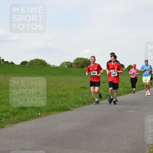 10.05.2026 - 8. Wedeler Halbmarathon Dr. Thomas Lammeyer http://msf.ph/oto/9696240 10.05.2026 11:23:57 Laufen 928, 936 meine-sportfotos.de
