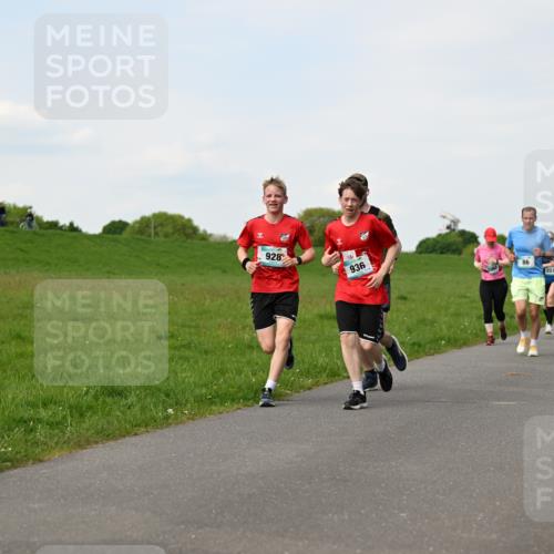 10.05.2026 - 8. Wedeler Halbmarathon Dr. Thomas Lammeyer http://msf.ph/oto/9696247 10.05.2026 11:23:58 Laufen 928, 936, 2239 meine-sportfotos.de