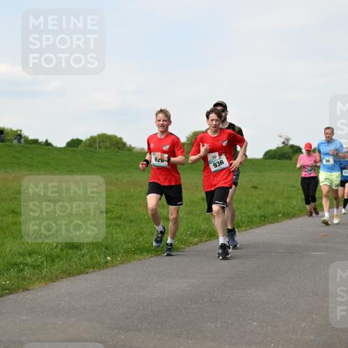 10.05.2026 - 8. Wedeler Halbmarathon Dr. Thomas Lammeyer http://msf.ph/oto/9696248 10.05.2026 11:23:58 Laufen 928, 936, 2239 meine-sportfotos.de
