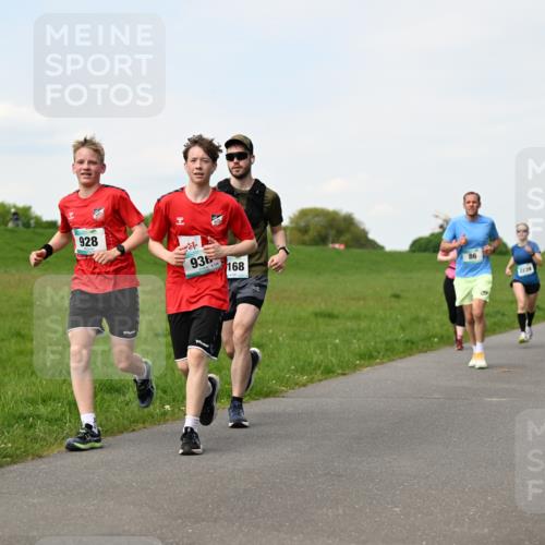 10.05.2026 - 8. Wedeler Halbmarathon Dr. Thomas Lammeyer http://msf.ph/oto/9696255 10.05.2026 11:23:59 Laufen 928, 936, 168, 2239 meine-sportfotos.de