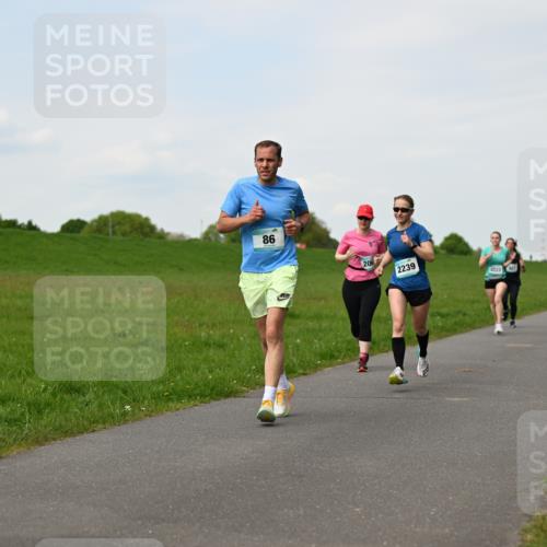 10.05.2026 - 8. Wedeler Halbmarathon Dr. Thomas Lammeyer http://msf.ph/oto/9696265 10.05.2026 11:24:01 Laufen 2239, 2223 meine-sportfotos.de