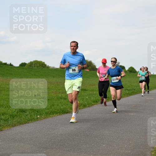 10.05.2026 - 8. Wedeler Halbmarathon Dr. Thomas Lammeyer http://msf.ph/oto/9696266 10.05.2026 11:24:02 Laufen 2239 meine-sportfotos.de