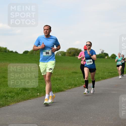 10.05.2026 - 8. Wedeler Halbmarathon Dr. Thomas Lammeyer http://msf.ph/oto/9696270 10.05.2026 11:24:02 Laufen 2239, 2221 meine-sportfotos.de