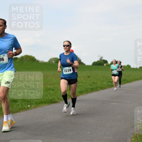 10.05.2026 - 8. Wedeler Halbmarathon Dr. Thomas Lammeyer http://msf.ph/oto/9696272 10.05.2026 11:24:03 Laufen 2239 meine-sportfotos.de