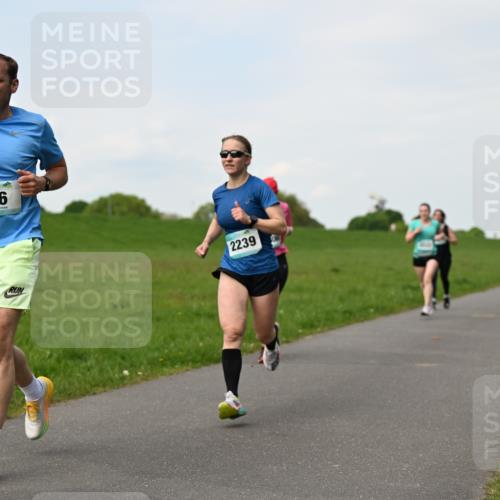 10.05.2026 - 8. Wedeler Halbmarathon Dr. Thomas Lammeyer http://msf.ph/oto/9696273 10.05.2026 11:24:03 Laufen 2239 meine-sportfotos.de