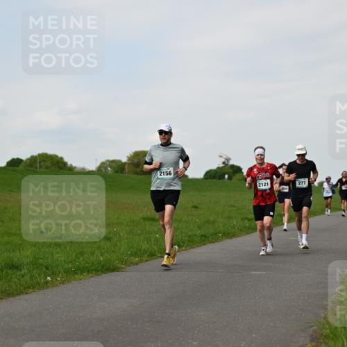 10.05.2026 - 8. Wedeler Halbmarathon Dr. Thomas Lammeyer http://msf.ph/oto/9696302 10.05.2026 11:24:11 Laufen 2156, 2121, 277 meine-sportfotos.de
