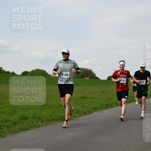 10.05.2026 - 8. Wedeler Halbmarathon Dr. Thomas Lammeyer http://msf.ph/oto/9696308 10.05.2026 11:24:12 Laufen 2156, 2121, 277 meine-sportfotos.de