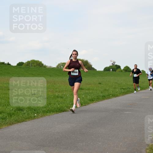 10.05.2026 - 8. Wedeler Halbmarathon Dr. Thomas Lammeyer http://msf.ph/oto/9696320 10.05.2026 11:24:15 Laufen 2050 meine-sportfotos.de