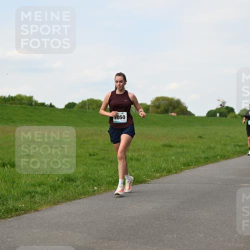 10.05.2026 - 8. Wedeler Halbmarathon Dr. Thomas Lammeyer http://msf.ph/oto/9696325 10.05.2026 11:24:16 Laufen 2050 meine-sportfotos.de