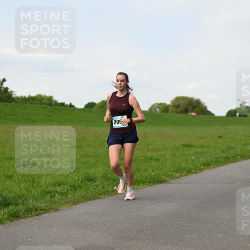 10.05.2026 - 8. Wedeler Halbmarathon Dr. Thomas Lammeyer http://msf.ph/oto/9696327 10.05.2026 11:24:16 Laufen 205 meine-sportfotos.de