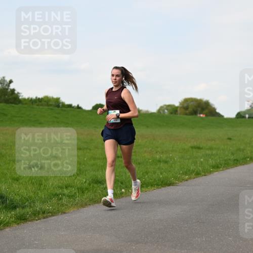 10.05.2026 - 8. Wedeler Halbmarathon Dr. Thomas Lammeyer http://msf.ph/oto/9696328 10.05.2026 11:24:16 Laufen  meine-sportfotos.de