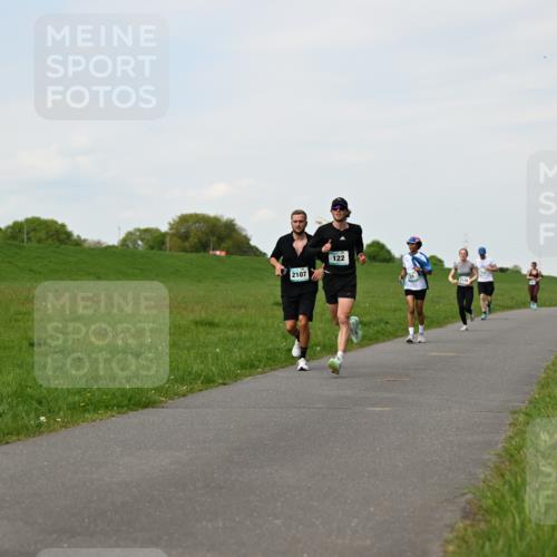 10.05.2026 - 8. Wedeler Halbmarathon Dr. Thomas Lammeyer http://msf.ph/oto/9696334 10.05.2026 11:24:19 Laufen 2107, 122 meine-sportfotos.de