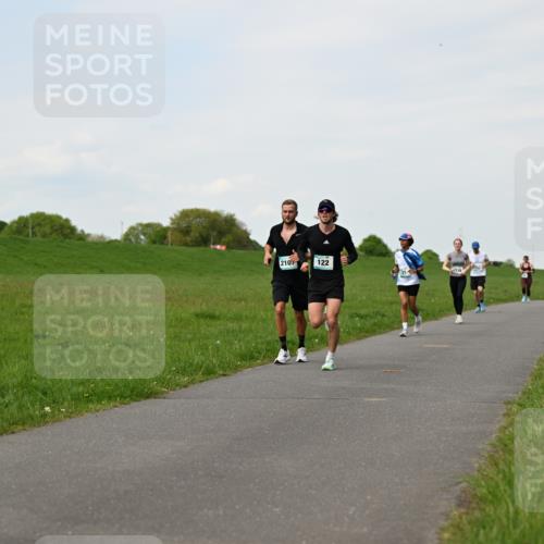 10.05.2026 - 8. Wedeler Halbmarathon Dr. Thomas Lammeyer http://msf.ph/oto/9696335 10.05.2026 11:24:19 Laufen 210, 122 meine-sportfotos.de