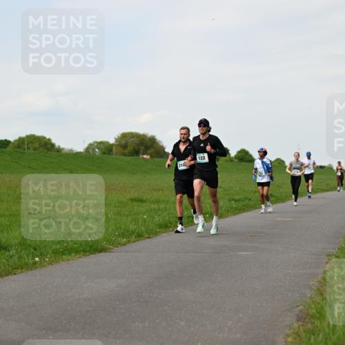10.05.2026 - 8. Wedeler Halbmarathon Dr. Thomas Lammeyer http://msf.ph/oto/9696336 10.05.2026 11:24:19 Laufen 210, 122 meine-sportfotos.de