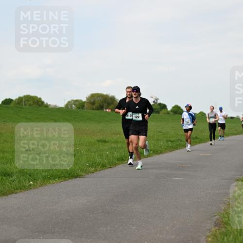 10.05.2026 - 8. Wedeler Halbmarathon Dr. Thomas Lammeyer http://msf.ph/oto/9696338 10.05.2026 11:24:19 Laufen 21078122 meine-sportfotos.de