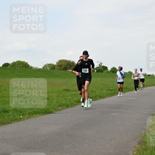 10.05.2026 - 8. Wedeler Halbmarathon Dr. Thomas Lammeyer http://msf.ph/oto/9696339 10.05.2026 11:24:19 Laufen 122 meine-sportfotos.de