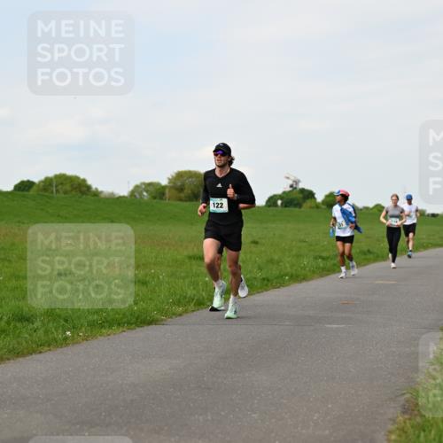 10.05.2026 - 8. Wedeler Halbmarathon Dr. Thomas Lammeyer http://msf.ph/oto/9696340 10.05.2026 11:24:20 Laufen 122 meine-sportfotos.de