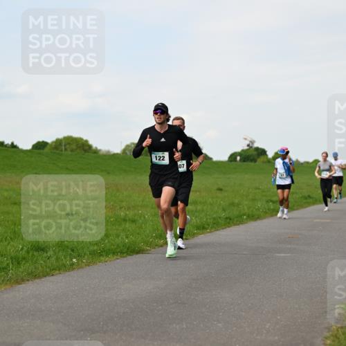 10.05.2026 - 8. Wedeler Halbmarathon Dr. Thomas Lammeyer http://msf.ph/oto/9696343 10.05.2026 11:24:20 Laufen 122 meine-sportfotos.de