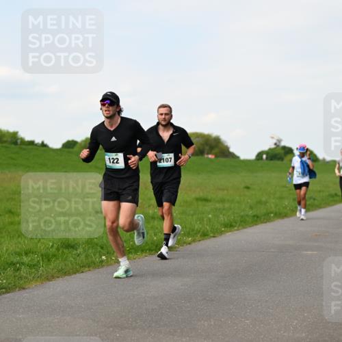 10.05.2026 - 8. Wedeler Halbmarathon Dr. Thomas Lammeyer http://msf.ph/oto/9696348 10.05.2026 11:24:21 Laufen 122, 2107 meine-sportfotos.de