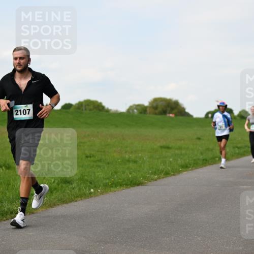 10.05.2026 - 8. Wedeler Halbmarathon Dr. Thomas Lammeyer http://msf.ph/oto/9696356 10.05.2026 11:24:22 Laufen 2107 meine-sportfotos.de