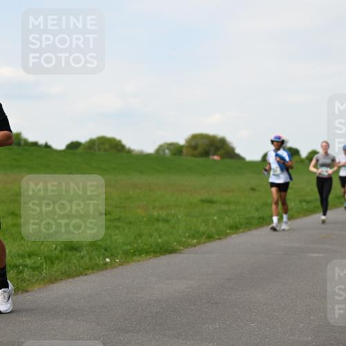 10.05.2026 - 8. Wedeler Halbmarathon Dr. Thomas Lammeyer http://msf.ph/oto/9696358 10.05.2026 11:24:22 Laufen 2107 meine-sportfotos.de