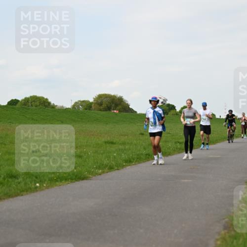 10.05.2026 - 8. Wedeler Halbmarathon Dr. Thomas Lammeyer http://msf.ph/oto/9696360 10.05.2026 11:24:23 Laufen 211, 742 meine-sportfotos.de