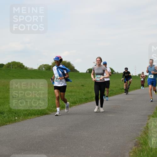 10.05.2026 - 8. Wedeler Halbmarathon Dr. Thomas Lammeyer http://msf.ph/oto/9696373 10.05.2026 11:24:25 Laufen 211 meine-sportfotos.de